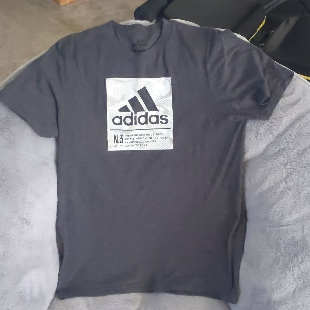 Men's Adidas amplifier tshirt dark gray size medium